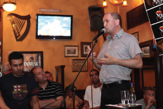 Prof. Daniel Zajfman shares the importance of science as part of the Institute's Science on Tap discussion series, which is held at bars and pubs in Israel.
