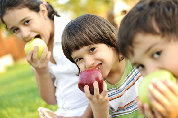 Fighting-World-Hunger-sstock_63699730_kids_apples Fighting World Hunger